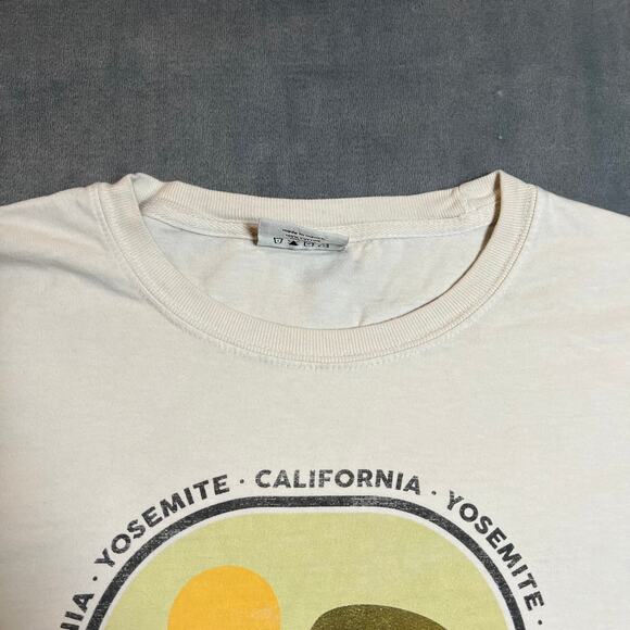 Techstyles Yosemite California Crop Crewneck T-Shirt Size Medium **TINY FLAW** - Picture 3 of 11